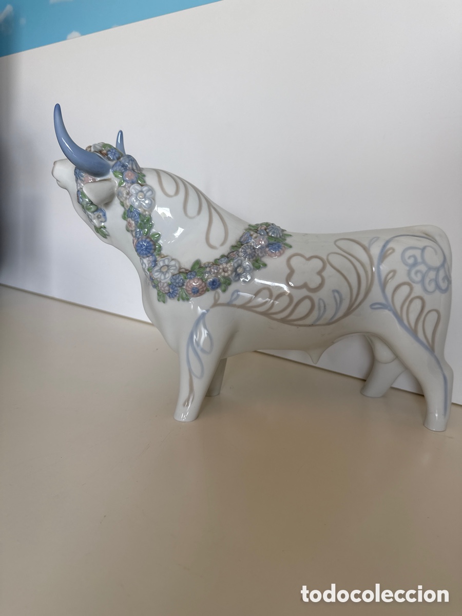 Antig&uuml;edades: Figura porcelana Lladr&oacute; Toro