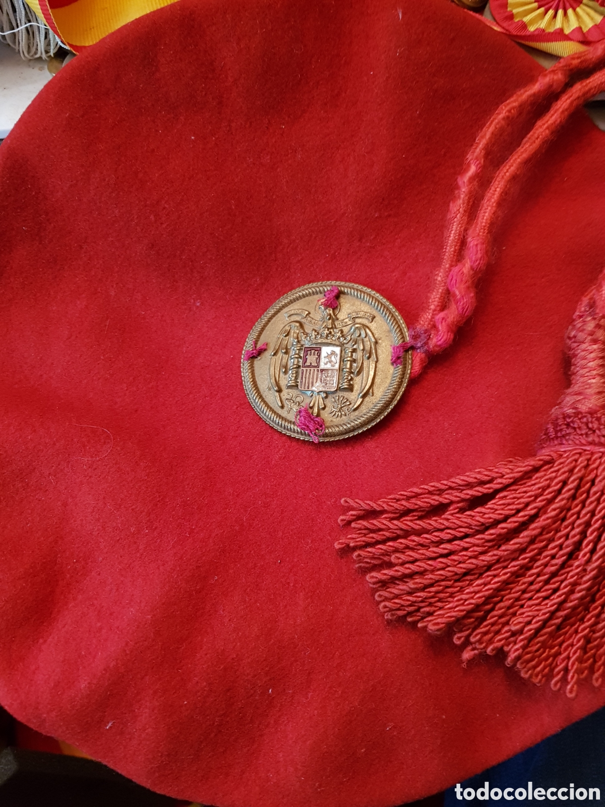 Antig&uuml;edades: ESPECTACULAR Y ANTIGUA BOINA DE LA CASA DEL GENERAL&Iacute;SIMO DEL PARDO GUARDIA INTERNA