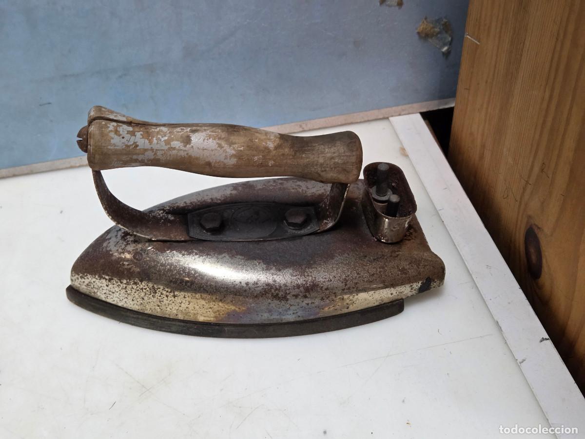 Antig&uuml;edades: plancha antigua de hierro