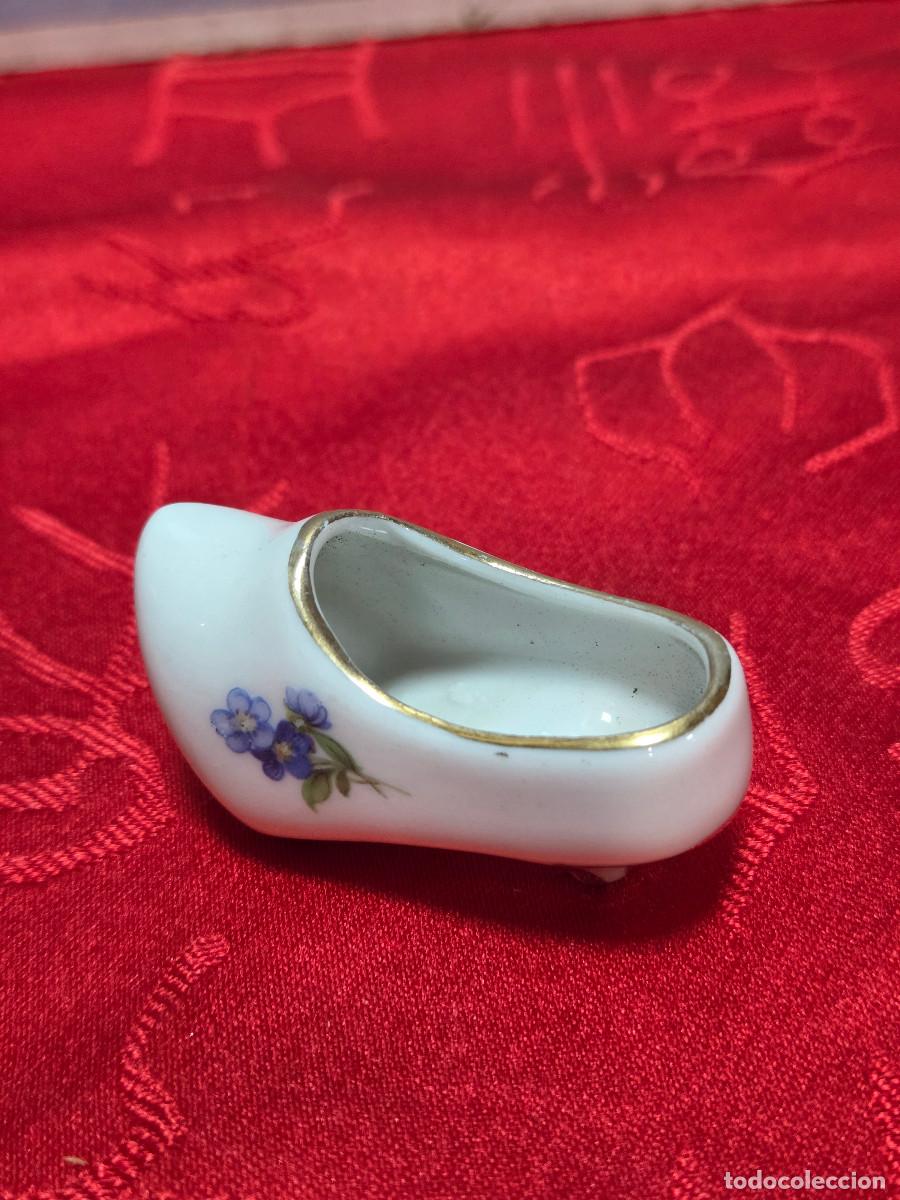 Antig&uuml;edades: peque&ntilde;o zapato coleccionable