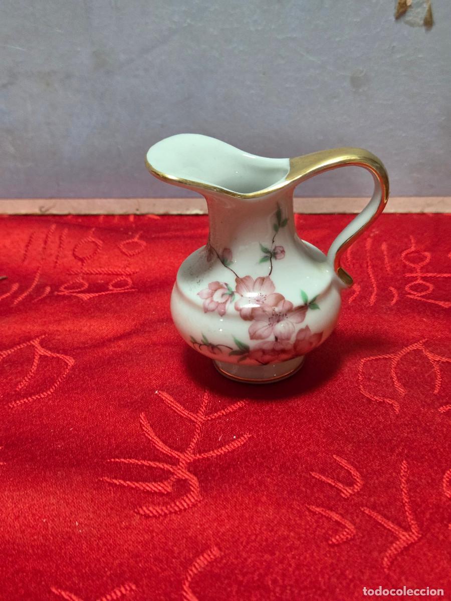 Antig&uuml;edades: mini jarra de porcelana