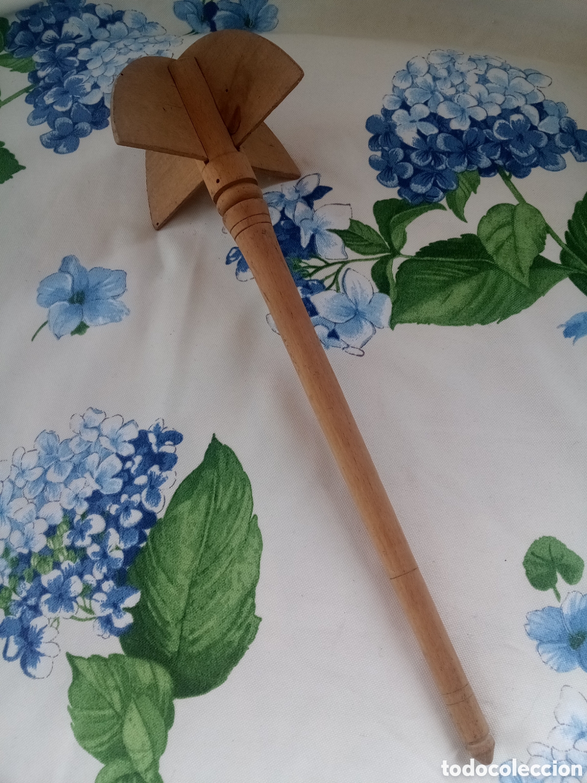 Antig&uuml;edades: BATIDOR DE MADERA PARA COCINA