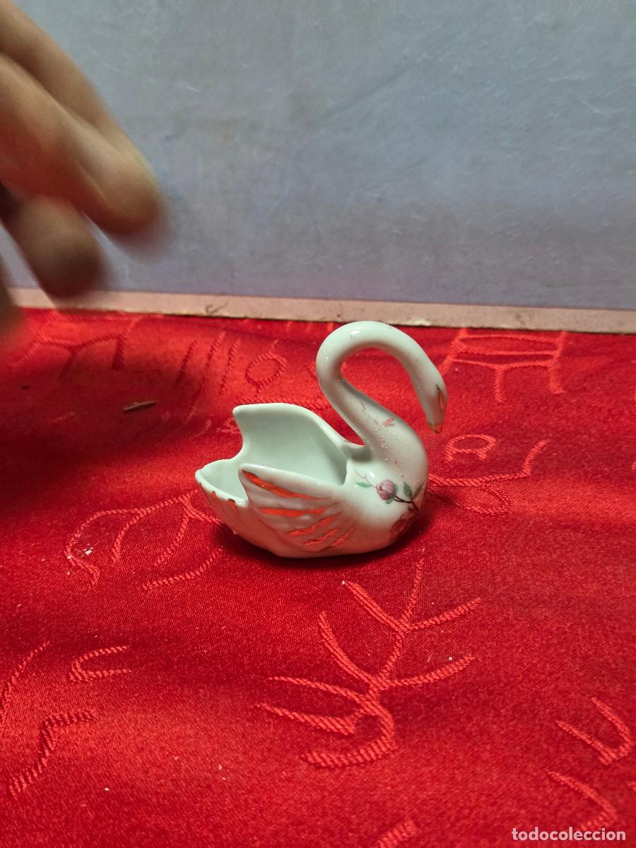 Antig&uuml;edades: peque&ntilde;o cisne de porcelana