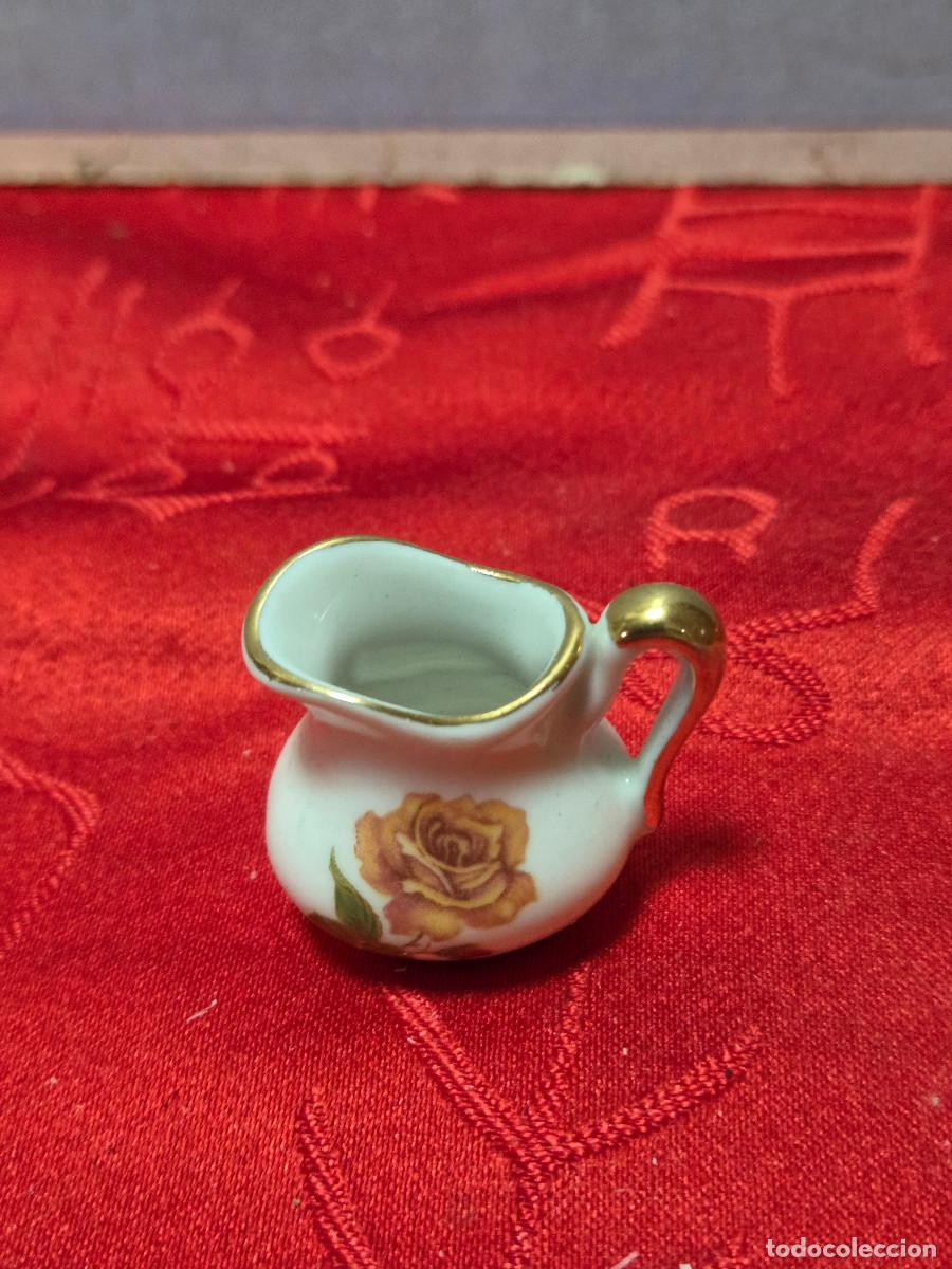 Antig&uuml;edades: mini jarra de porcelana - Foto 2