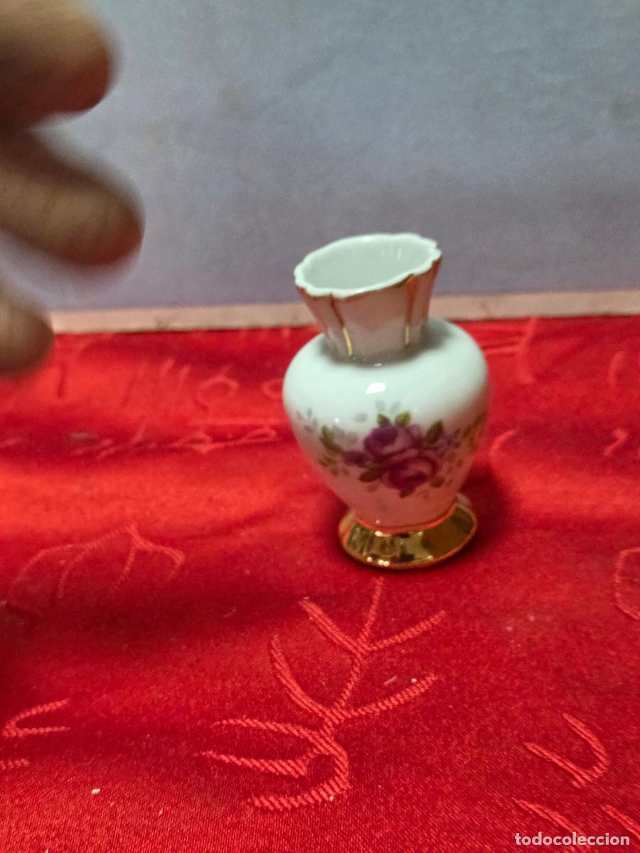 Antig&uuml;edades: mini jarron de porcelana