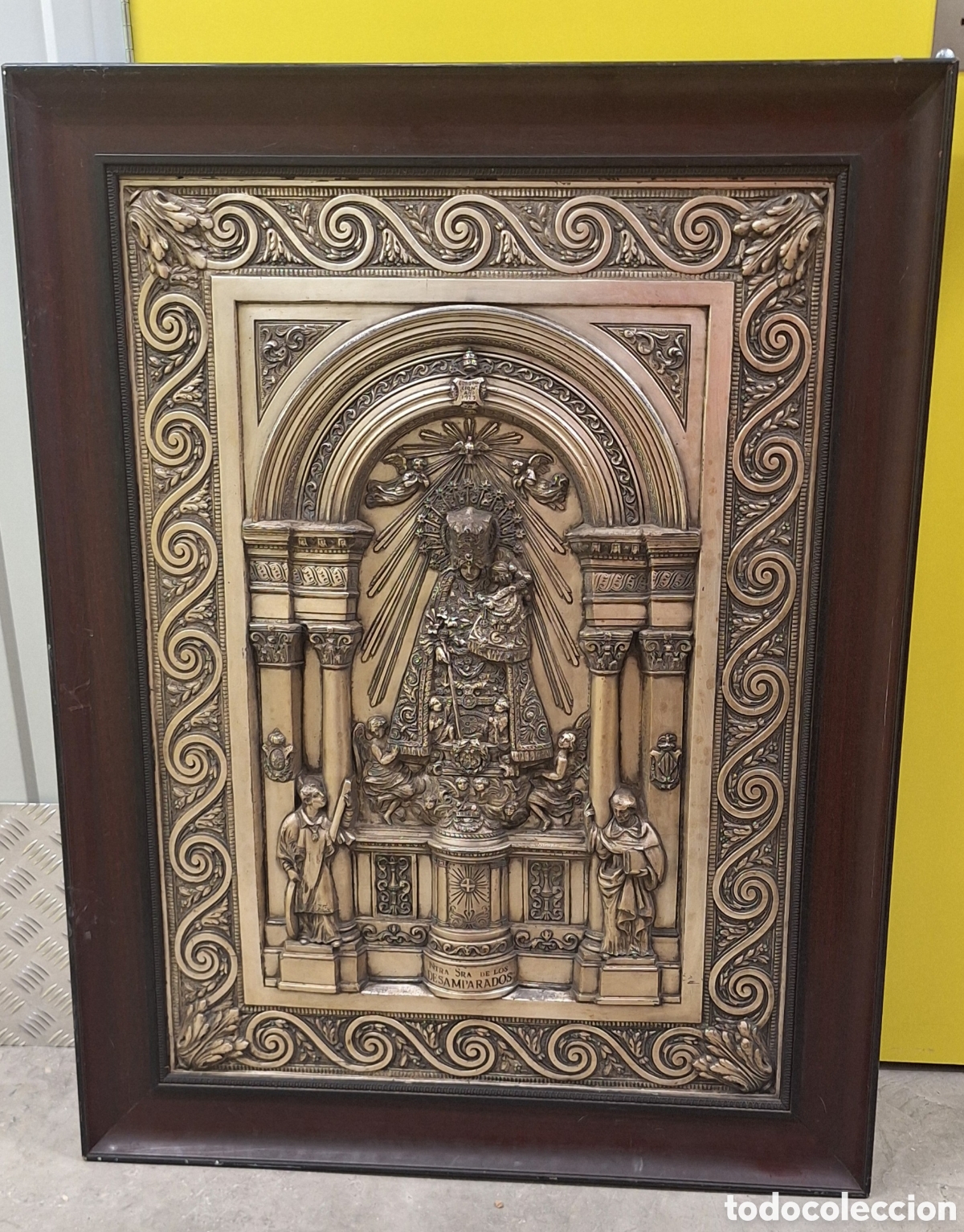 Antig&uuml;edades: Cuadro Religioso en Relieve Virgen de Los Desamparados - San Vicente Ferrer y San Vicente M&aacute;rtir