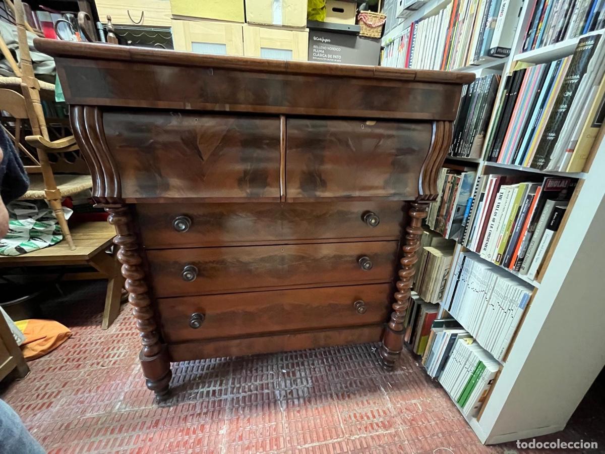 Antig&uuml;edades: C&oacute;moda Victoriana caoba finales del siglo XIX