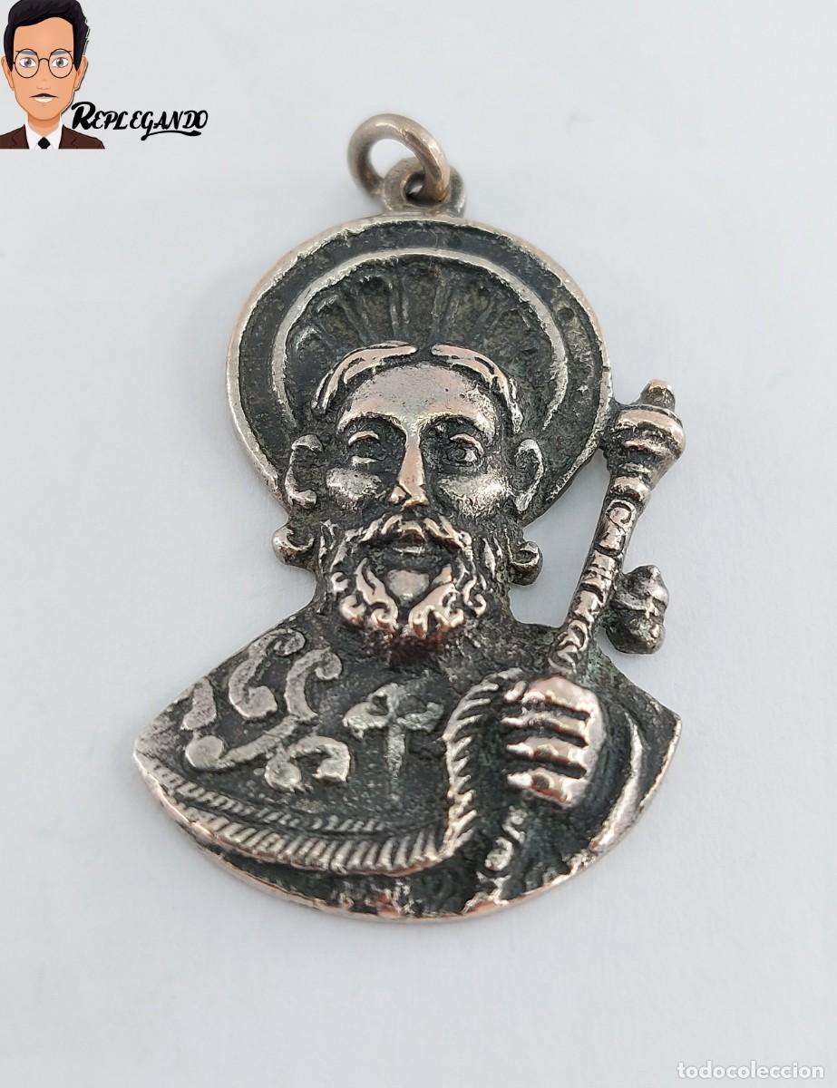 Antig&uuml;edades: ANTIGUA MEDALLA AP&Oacute;STOL SANTIAGO : A&Ntilde;O SANTO 1943 / METAL PLATEADO CON CONTRASTE