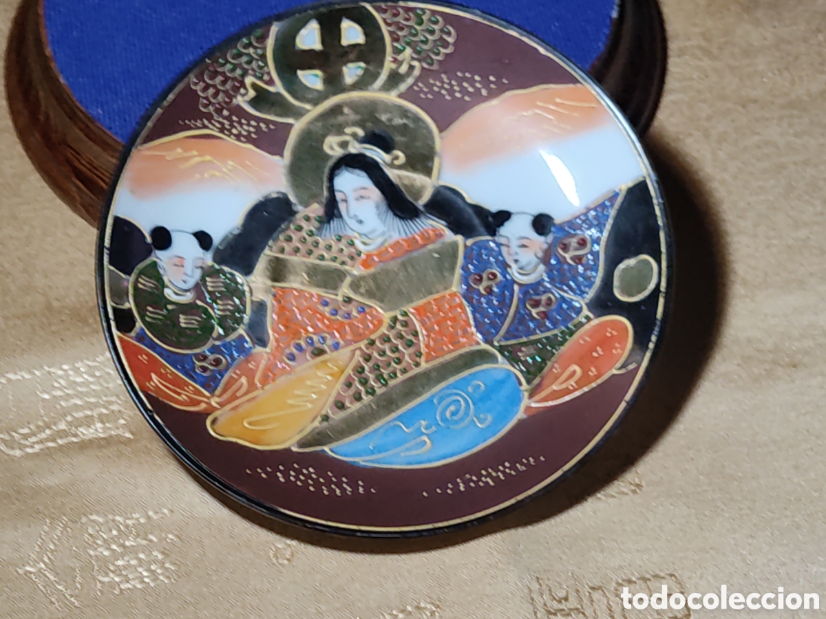 Antig&uuml;edades: Plato de porcelana japonesa,13 cm de di&aacute;metro.