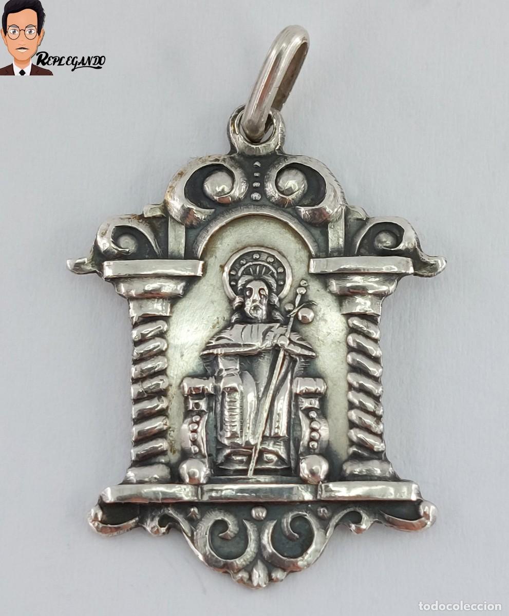 Antig&uuml;edades: ANTIGUA MEDALLA A&Ntilde;O SANTO 1954 : SANTIAGO AP&Oacute;STOL : EN METAL PLATEADO ESTILO RETABLO