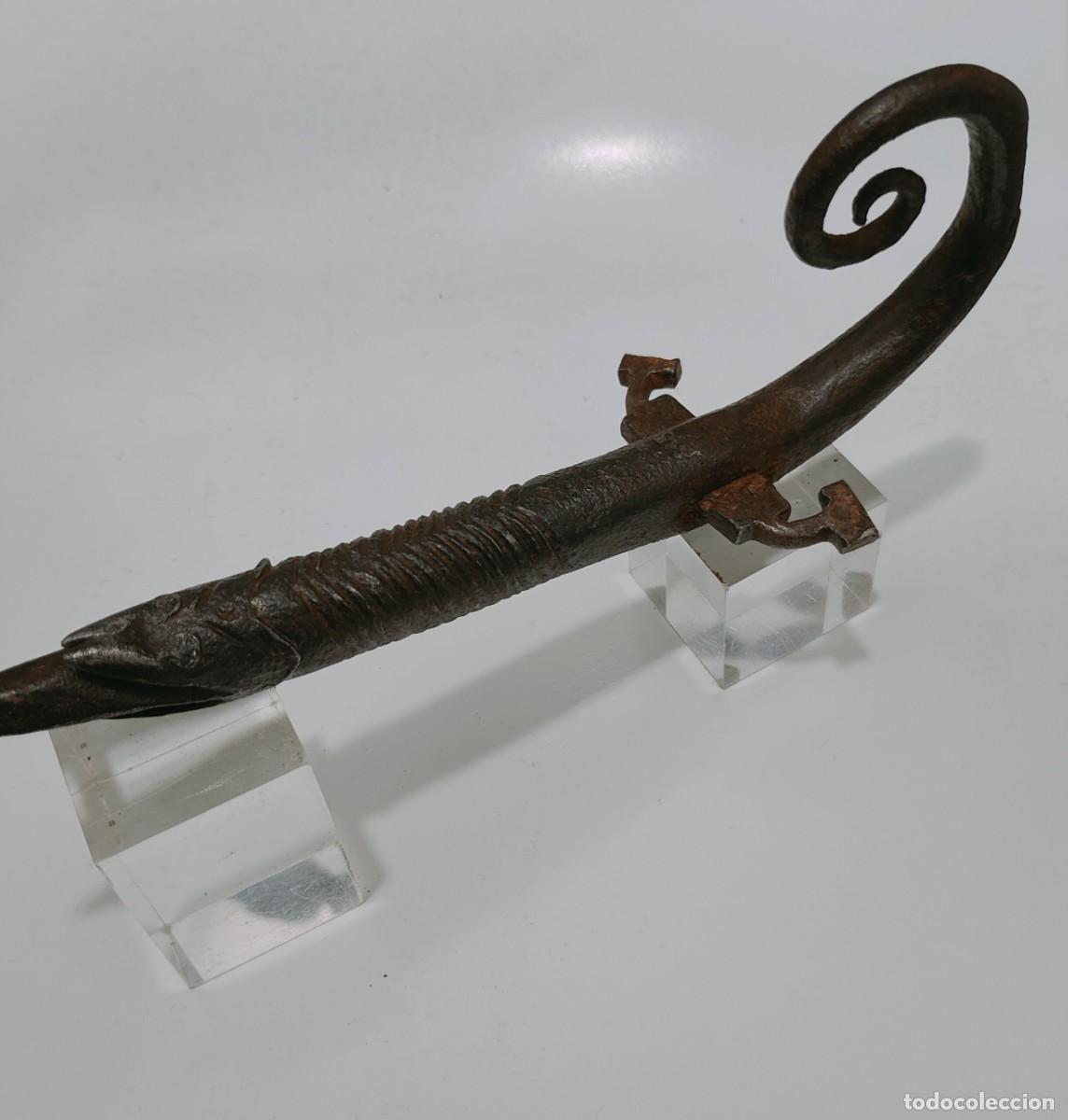 Antig&uuml;edades: Llamador hierro XVII