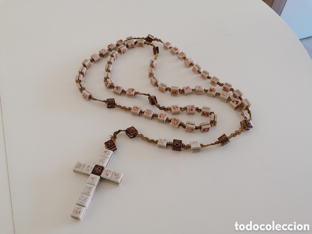Antig&uuml;edades: ROSARIO CUENTAS DE PORCELANA E HILO DORADO