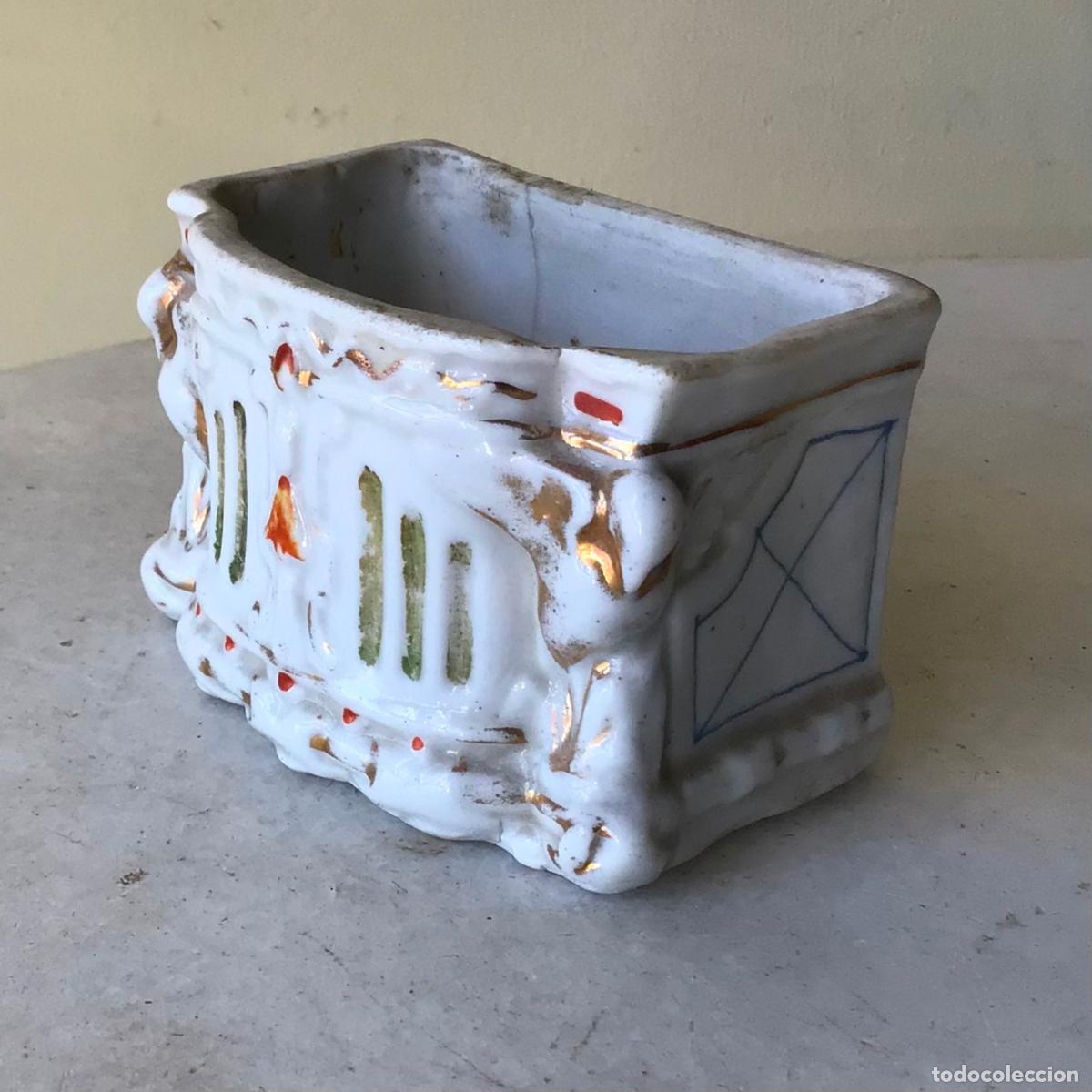 Antig&uuml;edades: ANTIGUA PEQUE&Ntilde;A JARDINERA MODERNISTA . EN PORCELANA 1900