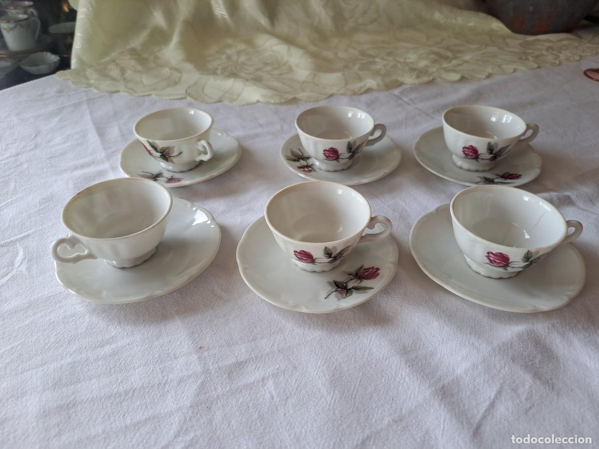 Antig&uuml;edades: Bonito juego de cafe de porcelana Rosas . 12 piezas.