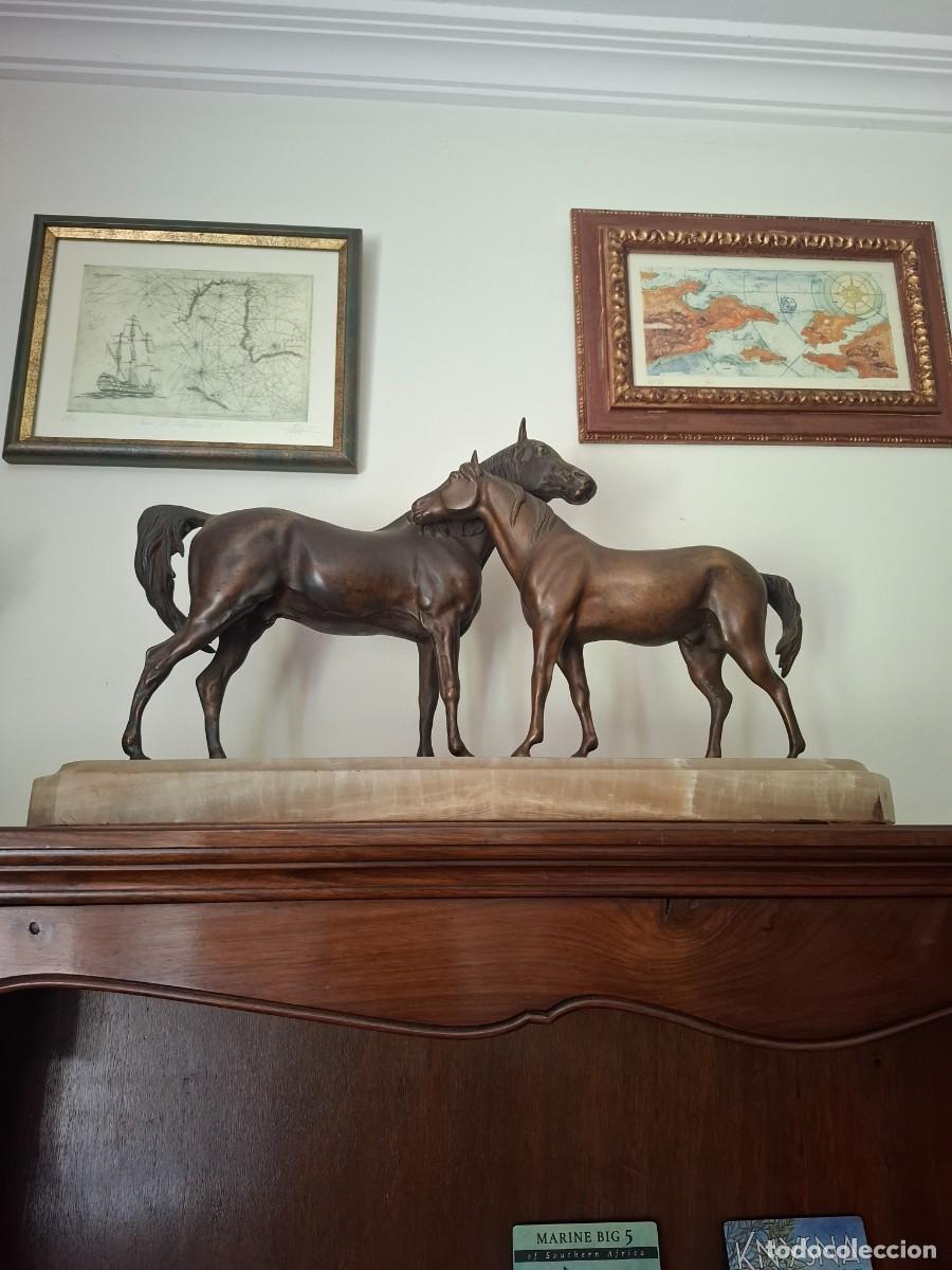 Antig&uuml;edades: Piezas adorno de bronce, madera o ceramica y l&aacute;mpara de bronce