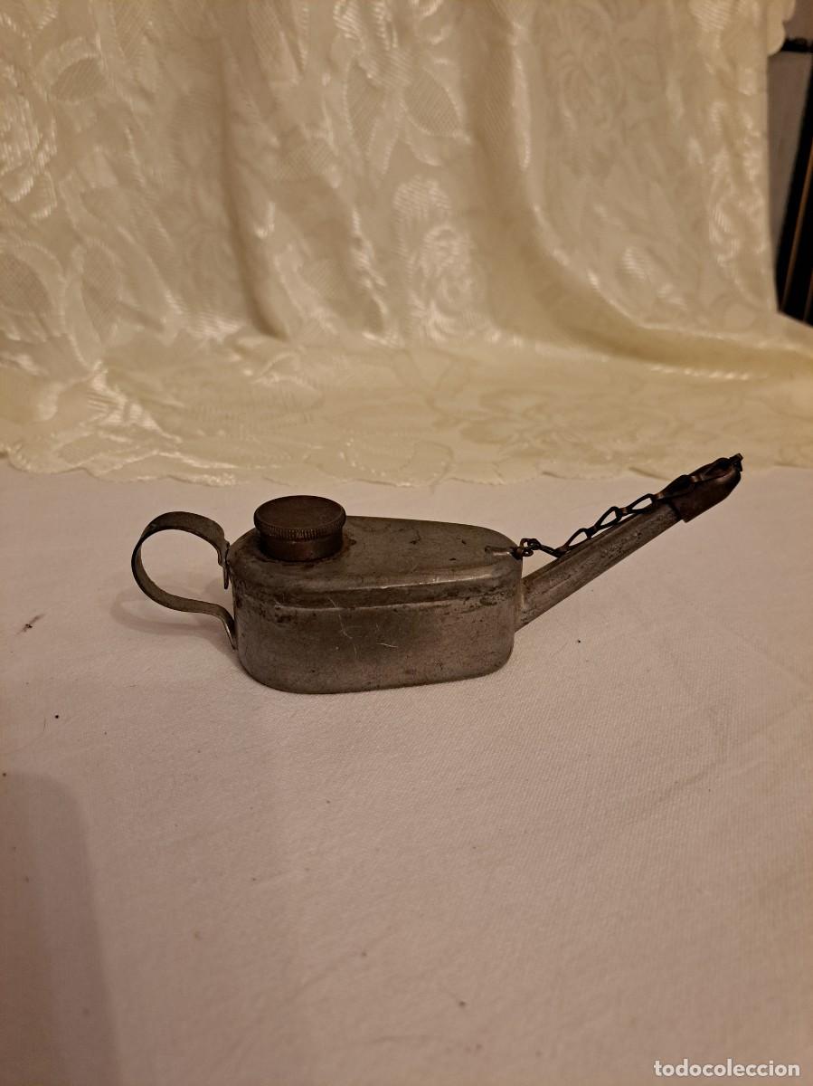 Antig&uuml;edades: Antigua lampara de aceite de sobremesa. Metal plateado con mecha