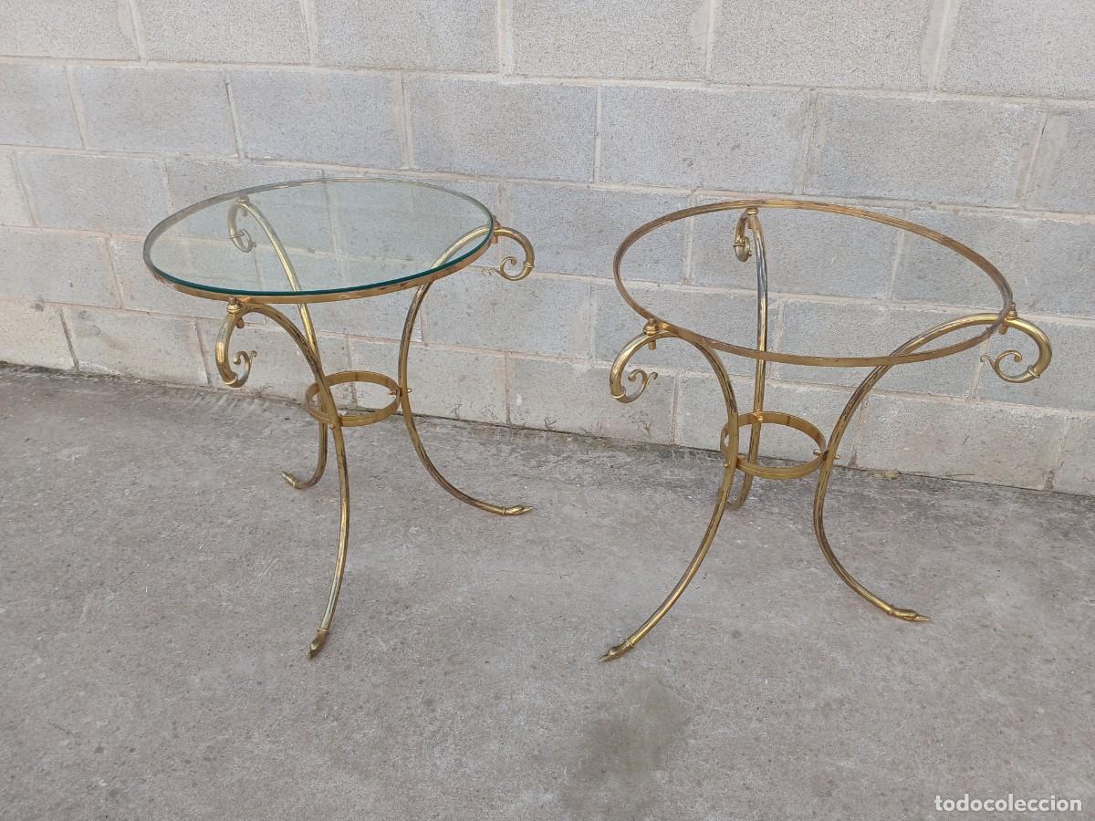 Antig&uuml;edades: 2 mesas bronce veladores.