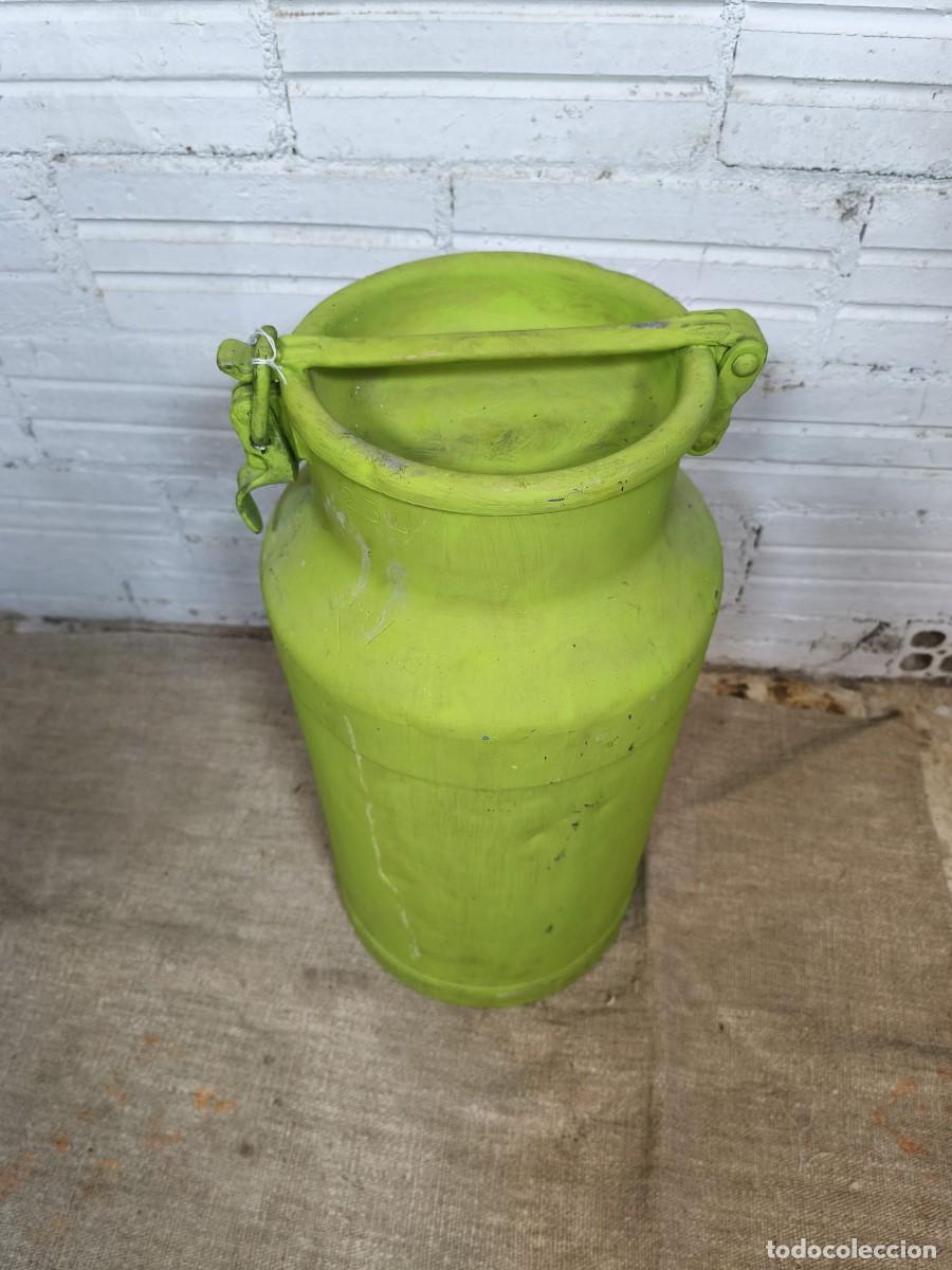 Antig&uuml;edades: Lechera de aluminio antigua