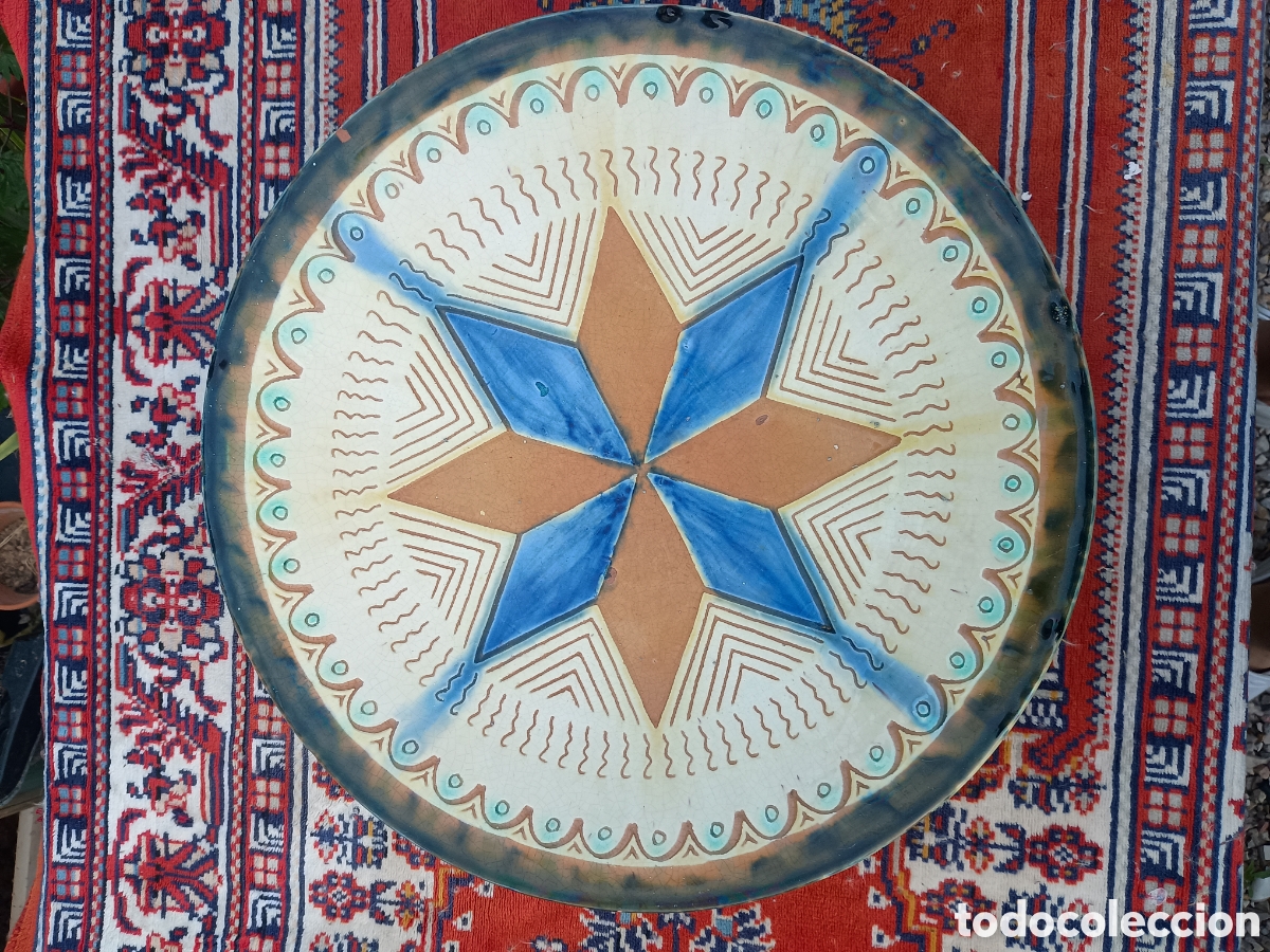 Antig&uuml;edades: Plato cer&aacute;mica popular firmado