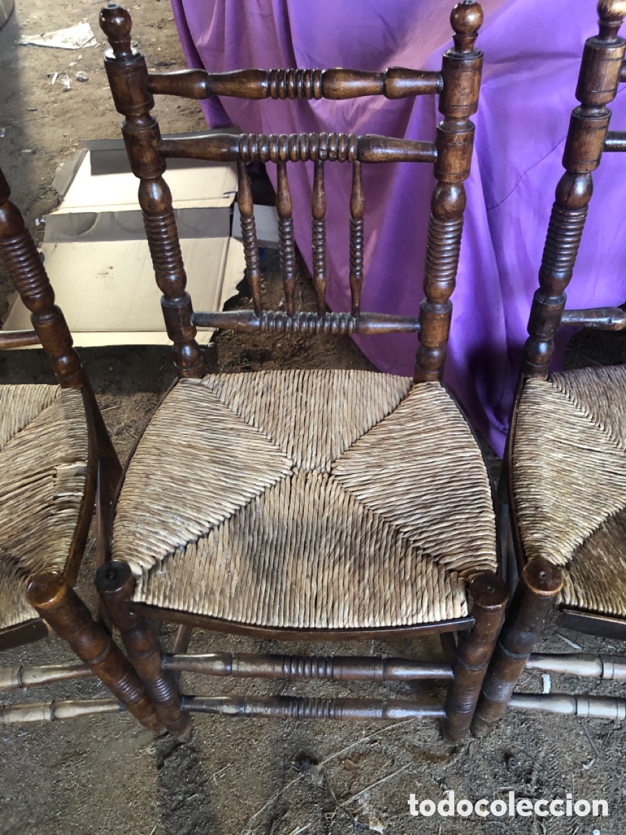 Antig&uuml;edades: 4 Sillas de Costura Torneadas con Respaldo de Barrotes y Asiento de Enea