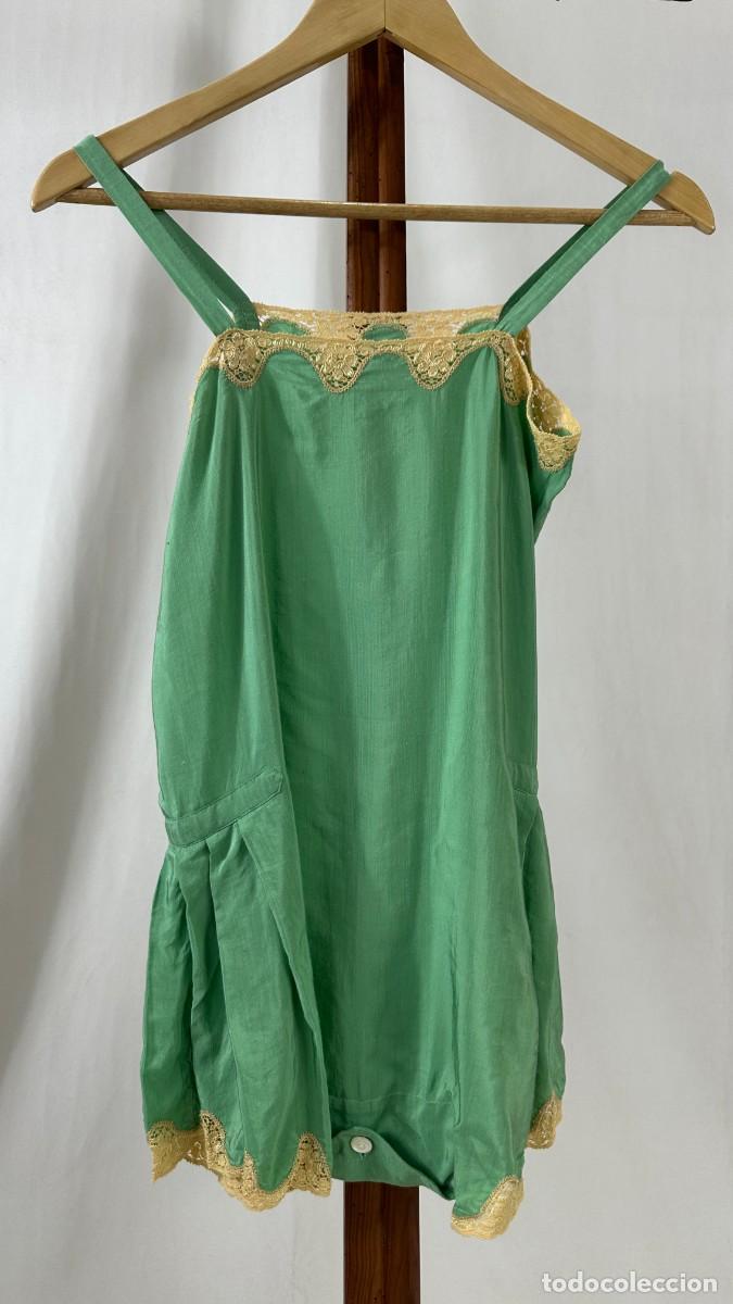 Antig&uuml;edades: Antiguo body verde. A&ntilde;os 20