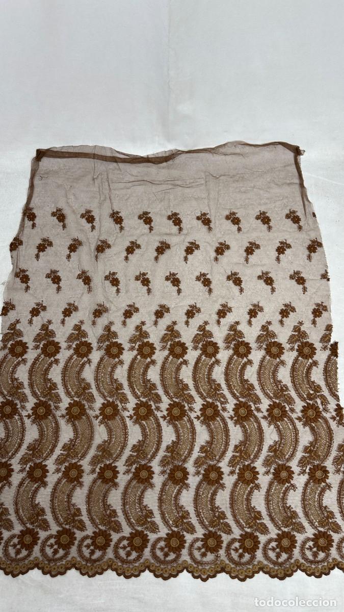 Antig&uuml;edades: Antiguo encaje marr&oacute;n