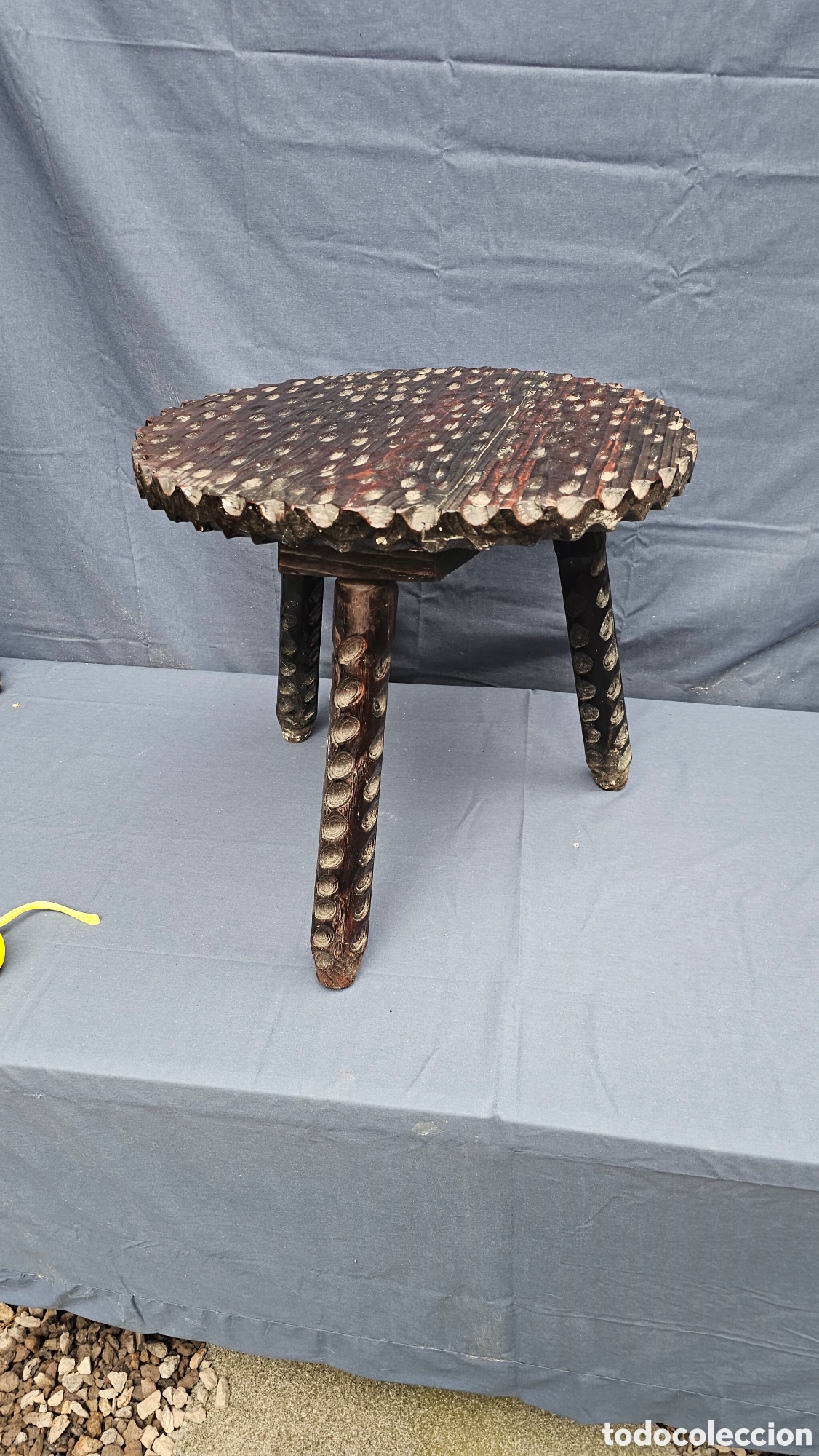 Antig&uuml;edades: Antigua mesa auxiliar de madera