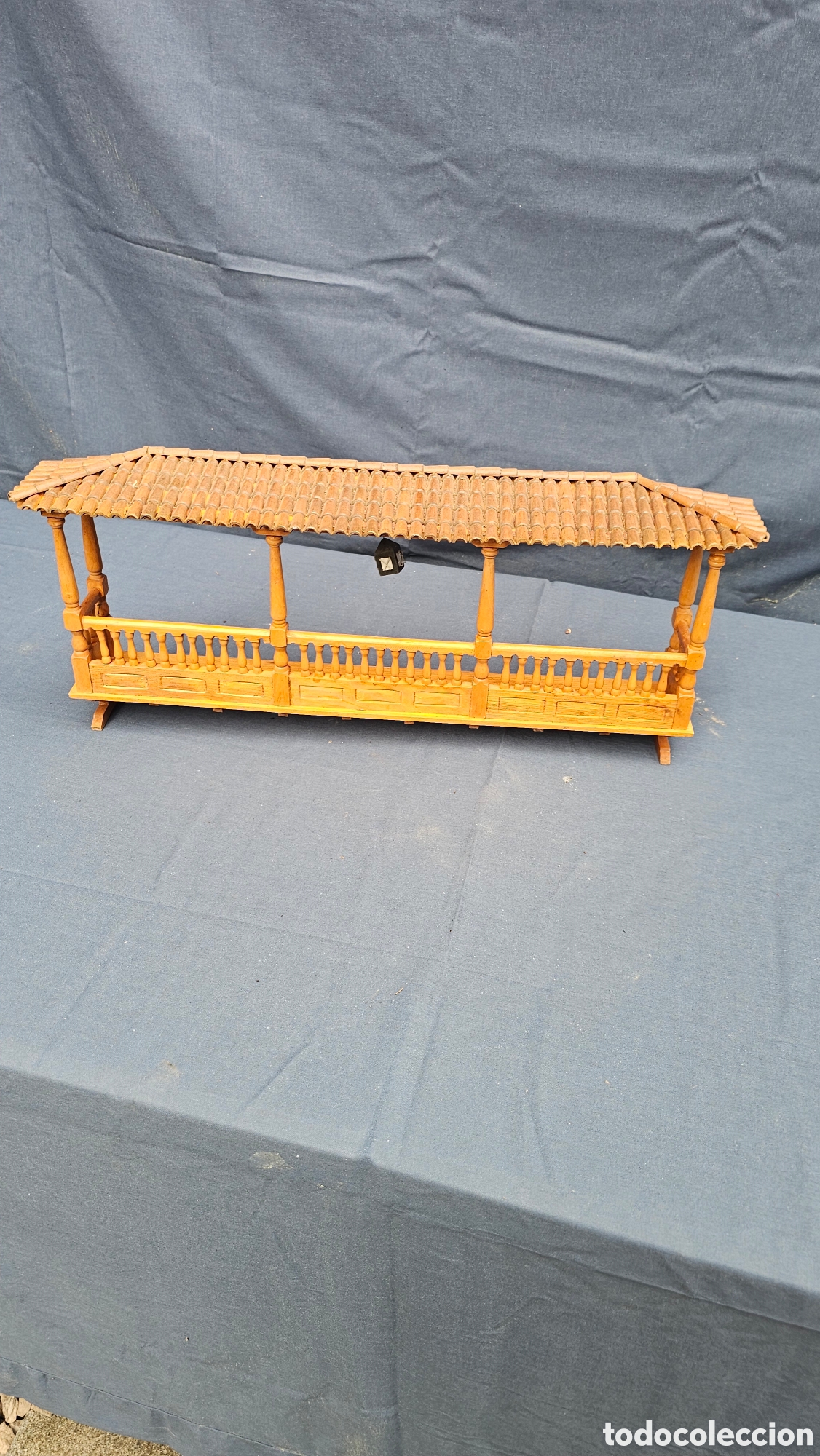 Antig&uuml;edades: Balc&oacute;n canario tallado en madera