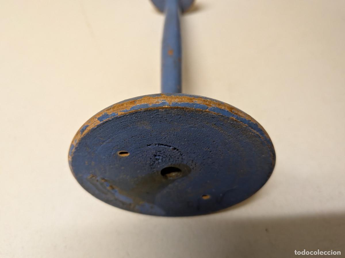 Antig&uuml;edades: ANTIGUO SOMBRERERO DE MADERA - Foto 2