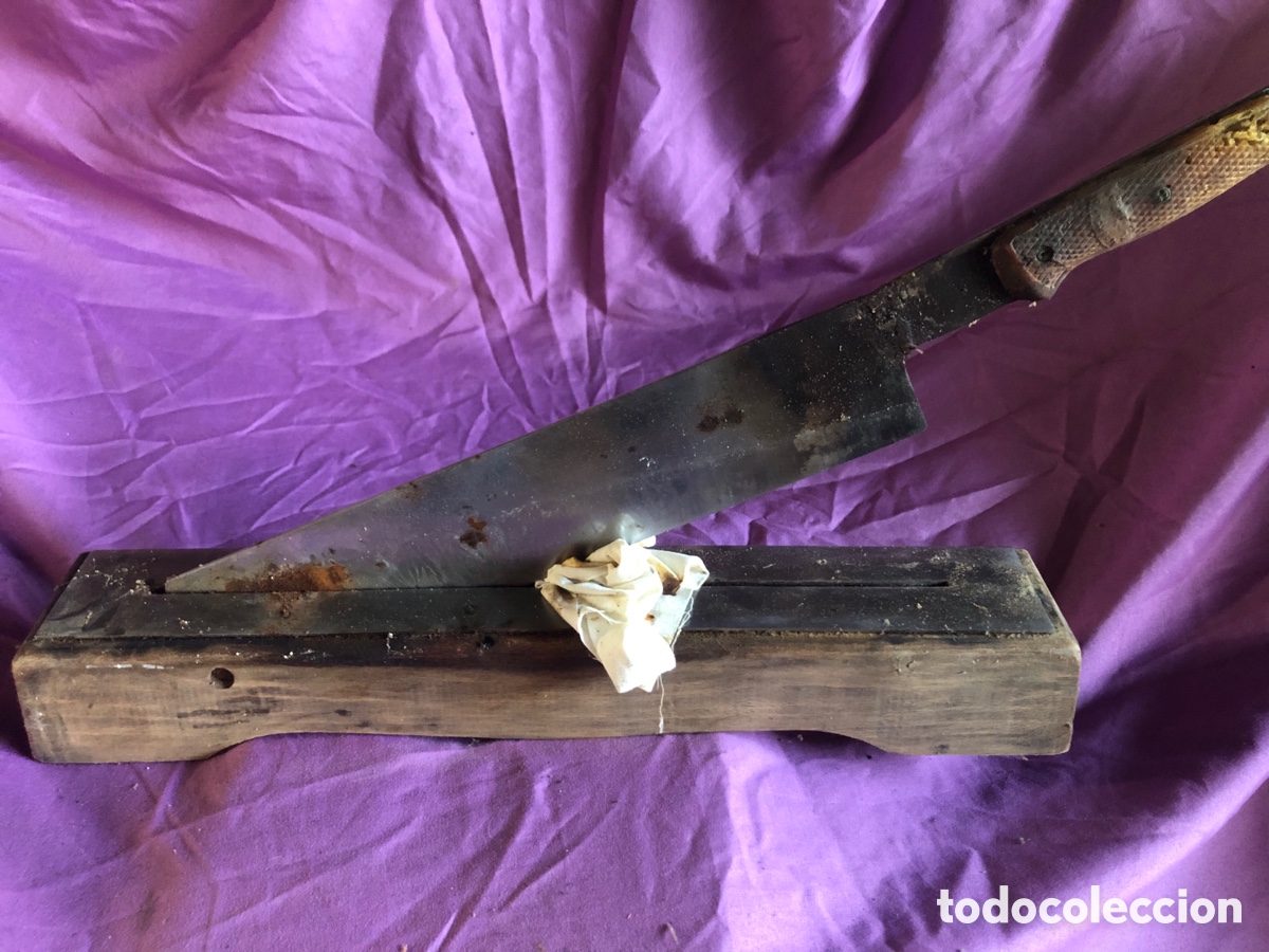 Antig&uuml;edades: CUCHILLA PARA CORTAR PAN O BACALAO