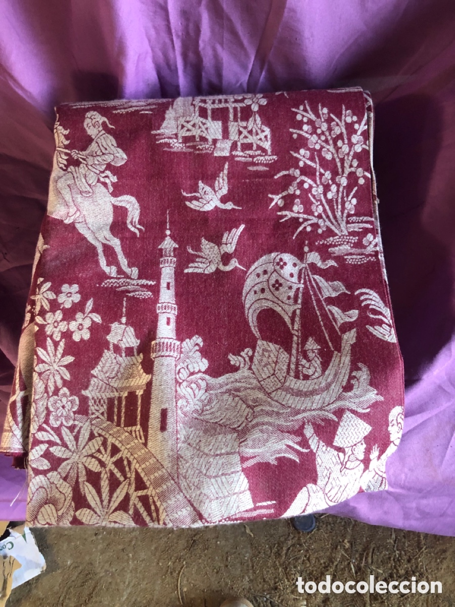 Antig&uuml;edades: pedazo de tela toile de Jouy en rojo con motivos chinescos