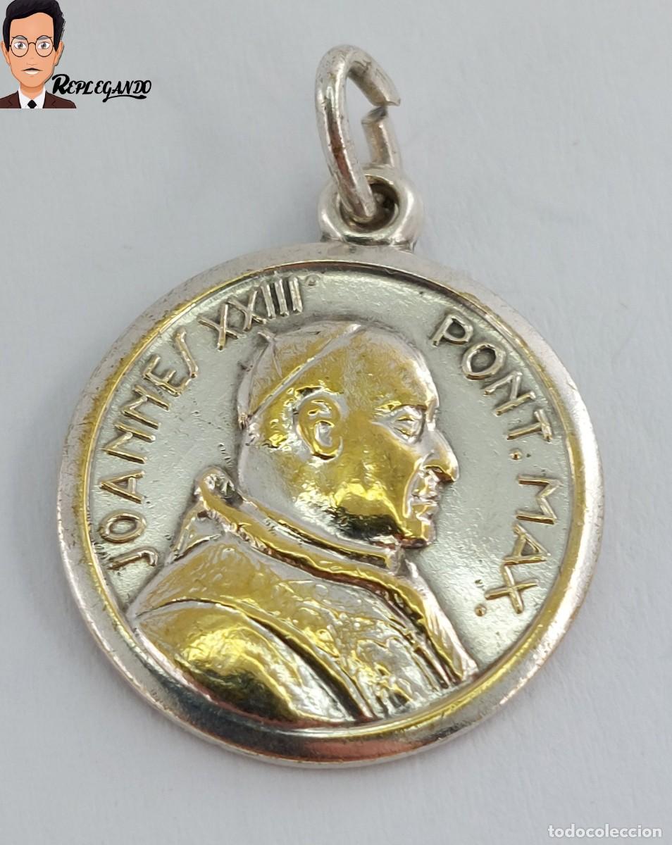 Antig&uuml;edades: ANTIGUA MEDALLA RELIGIOSA JUAN XXIII / ROMA PLAZA DE SAN PEDRO / METAL PLATEADO (A&Ntilde;OS 60)