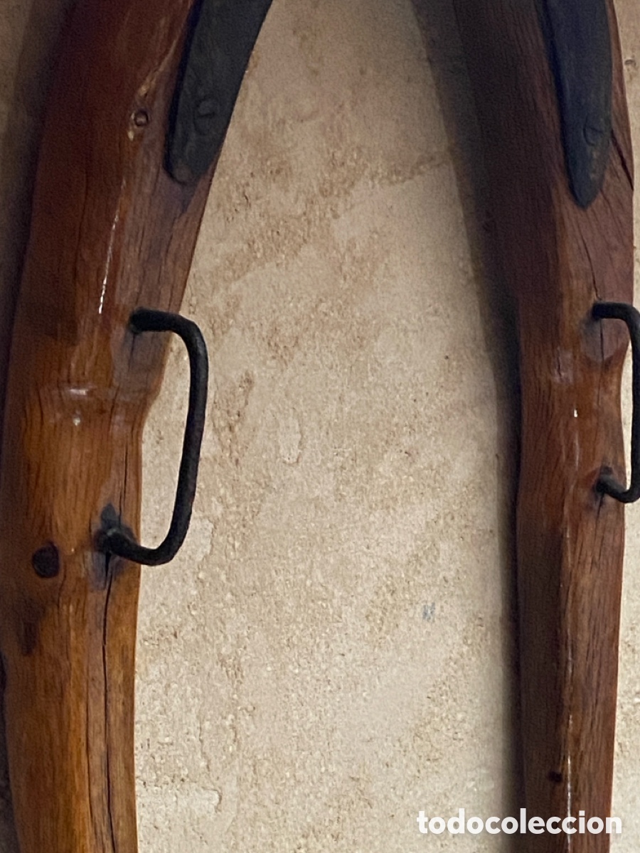 Antig&uuml;edades: Antiguo collar&iacute;n de madera y hierro - Foto 7