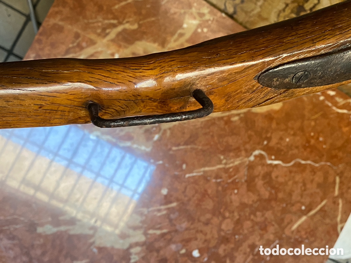 Antig&uuml;edades: Antiguo collar&iacute;n de madera y hierro - Foto 11