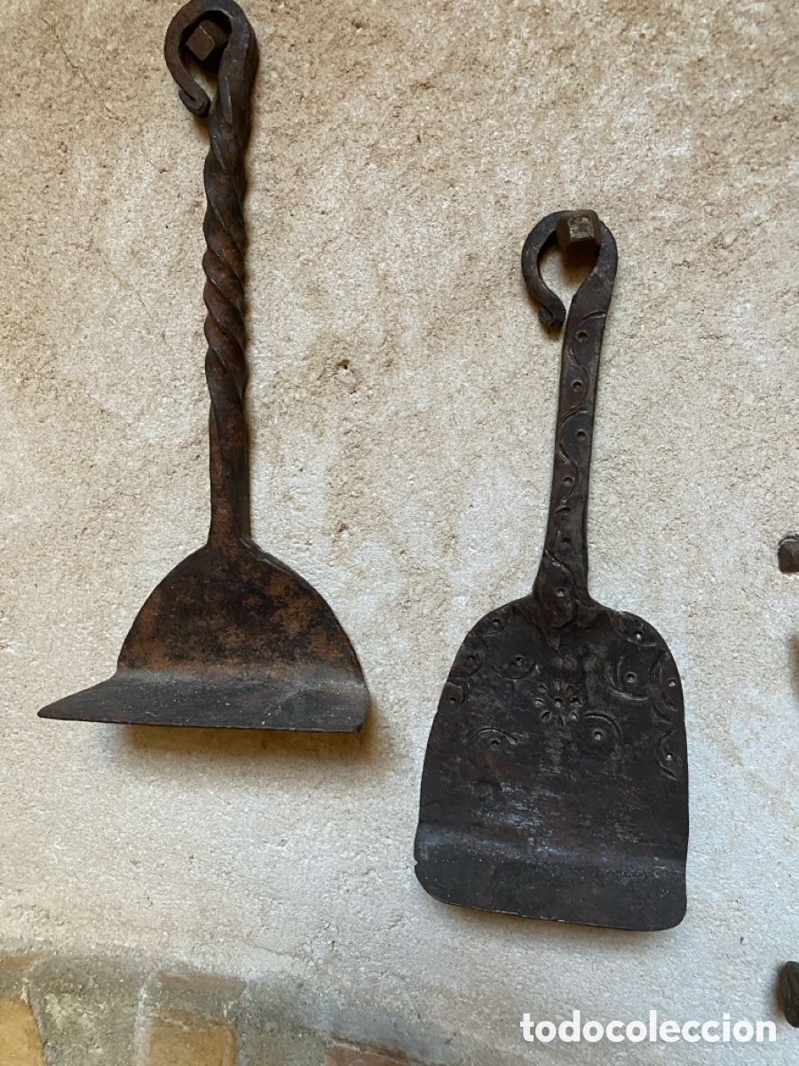 Antig&uuml;edades: Lote de dos raspadores de artesa