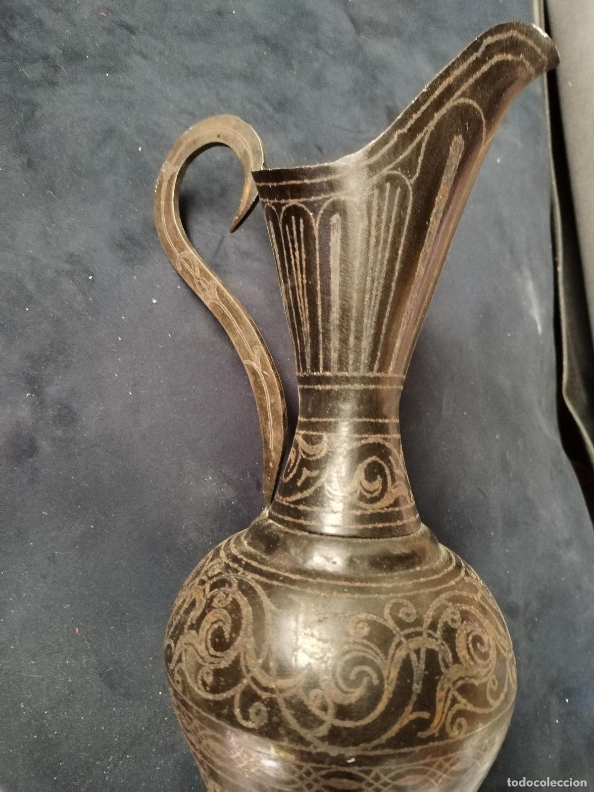 Antig&uuml;edades: jarron de metal antiguo con dibujos - Foto 3