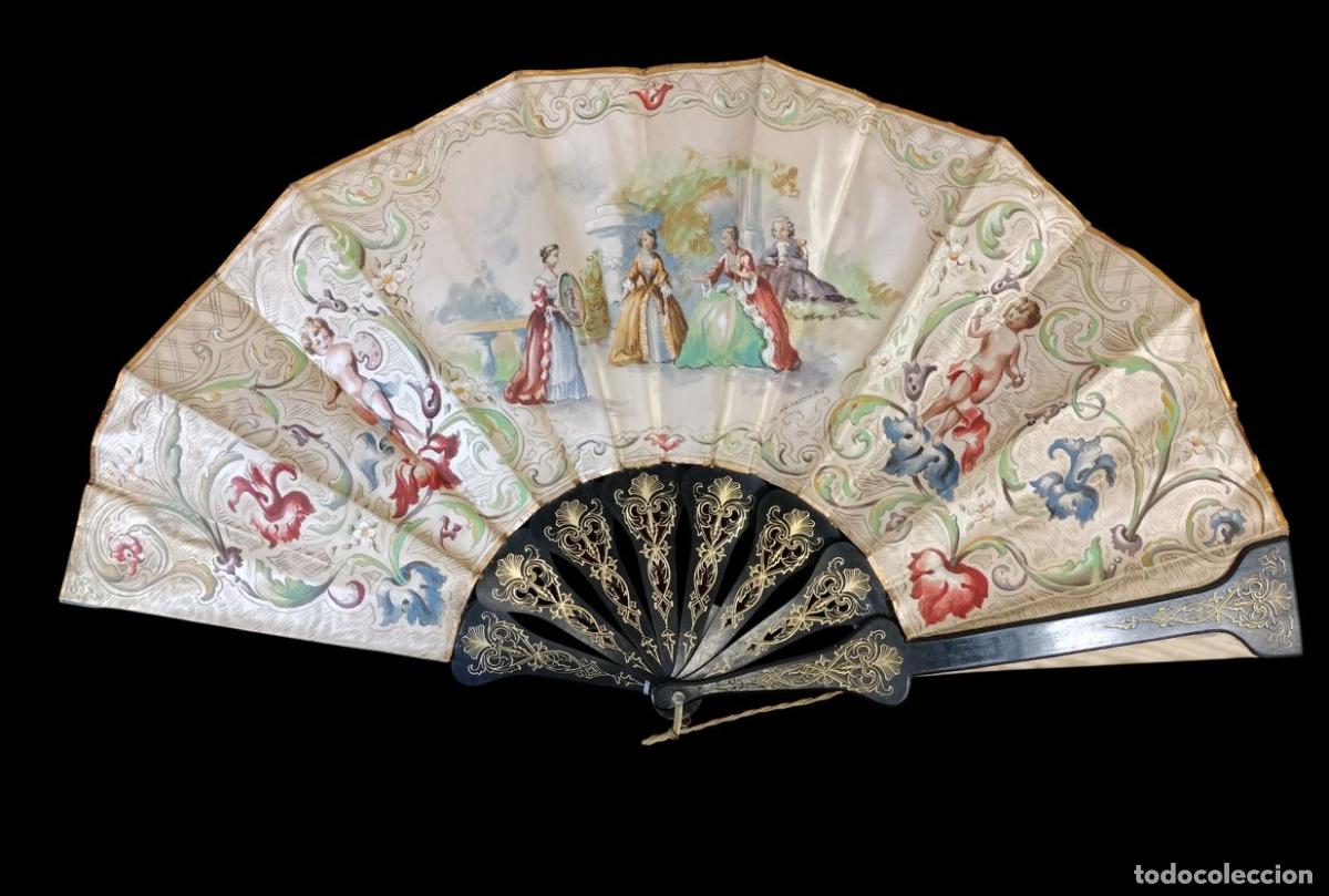 Antig&uuml;edades: GRAN ABANICO CON DAMAS. FIRMADO CAMACHO. MADERA Y PINTURA SOBRE TEJIDO. ESPA&Ntilde;A. SIGLOS XIX-XX