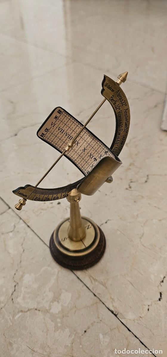 Antig&uuml;edades: Cuadrante solar ecuatorial bronce y madera - Foto 2