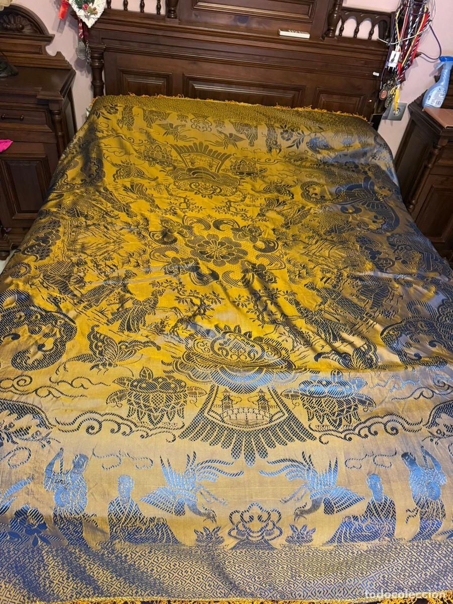 Antig&uuml;edades: Colcha / cubrecama de raso o damasco de estilo oriental (tipo chino/japon&eacute;s)