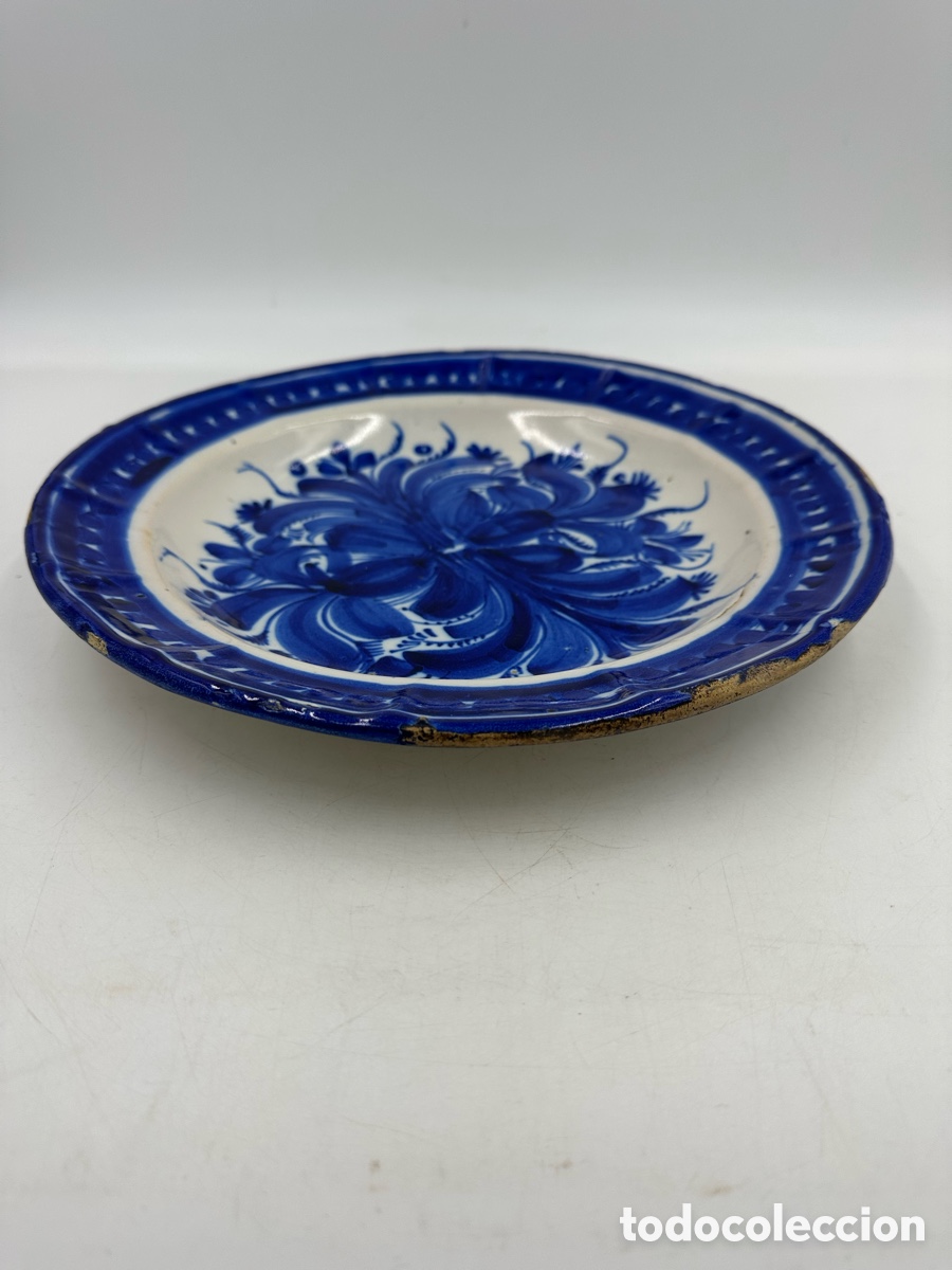 Antig&uuml;edades: Plato antiguo de cer&aacute;mica azul y blanco - Siglo XIX