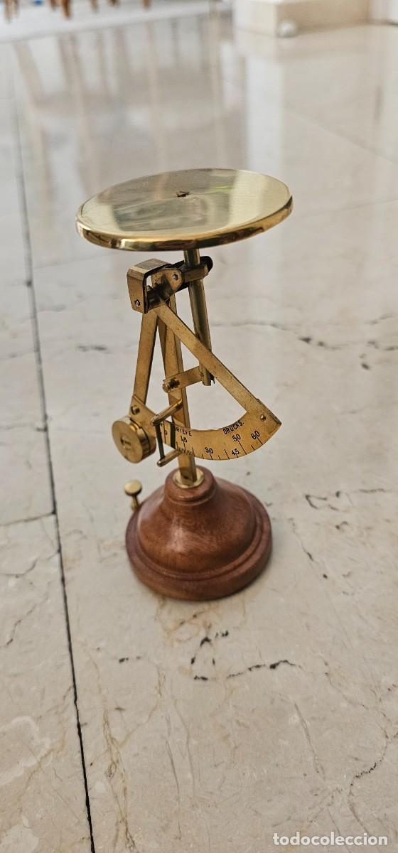 Antig&uuml;edades: Balanza para pesar cartas bronce y madera - Foto 2