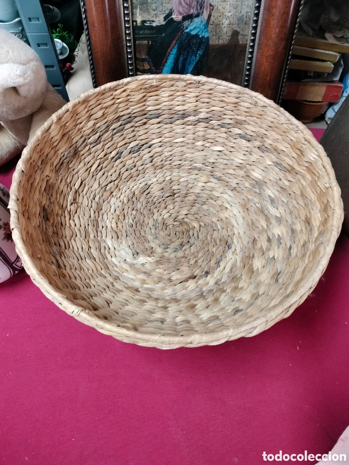 Antig&uuml;edades: Frutero o cuenco con pedestal de mimbre