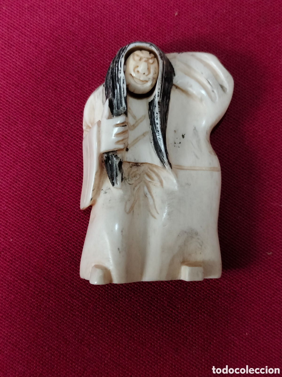Antiques: netsuke &rdquo;trick&rdquo;&nbsp;(truco) o&nbsp;karakuri, un tipo de pieza muy ingeniosa dise&ntilde;ada con una cara giratoria.&nbsp;