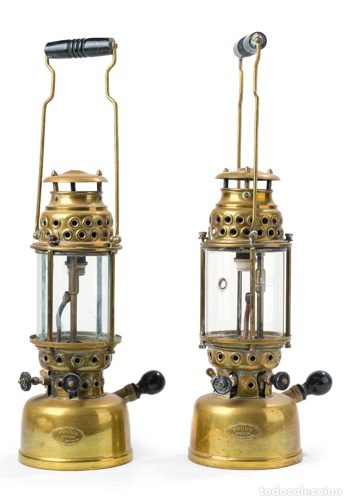 Antig&uuml;edades: Pareja de l&aacute;mparas antiguas de presi&oacute;n de petr&oacute;leo de la marca Focus (Padr&oacute;s y Soler)