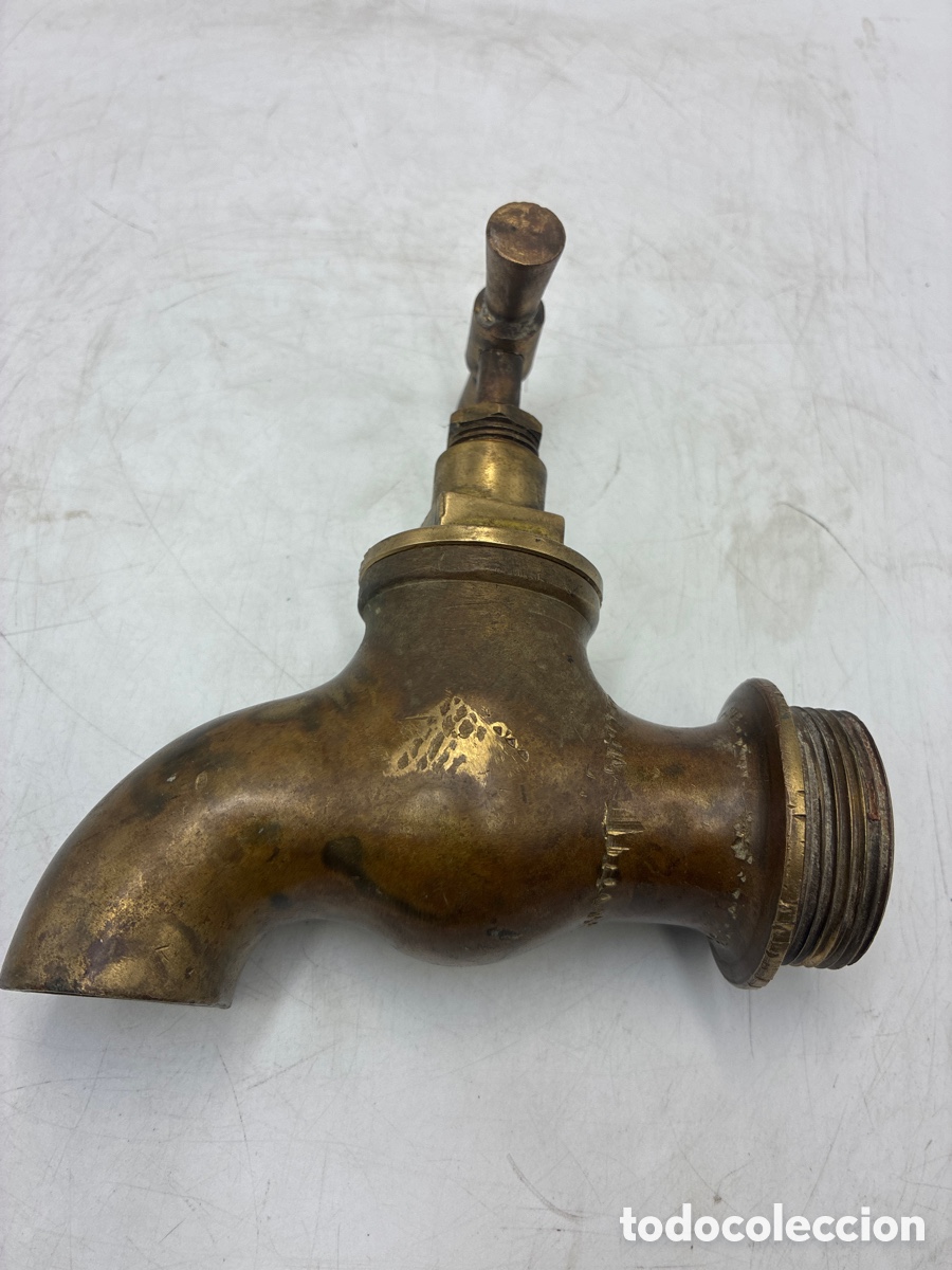 Antig&uuml;edades: Grifo con un gran tama&ntilde;o Bronce/Lat&oacute;n.