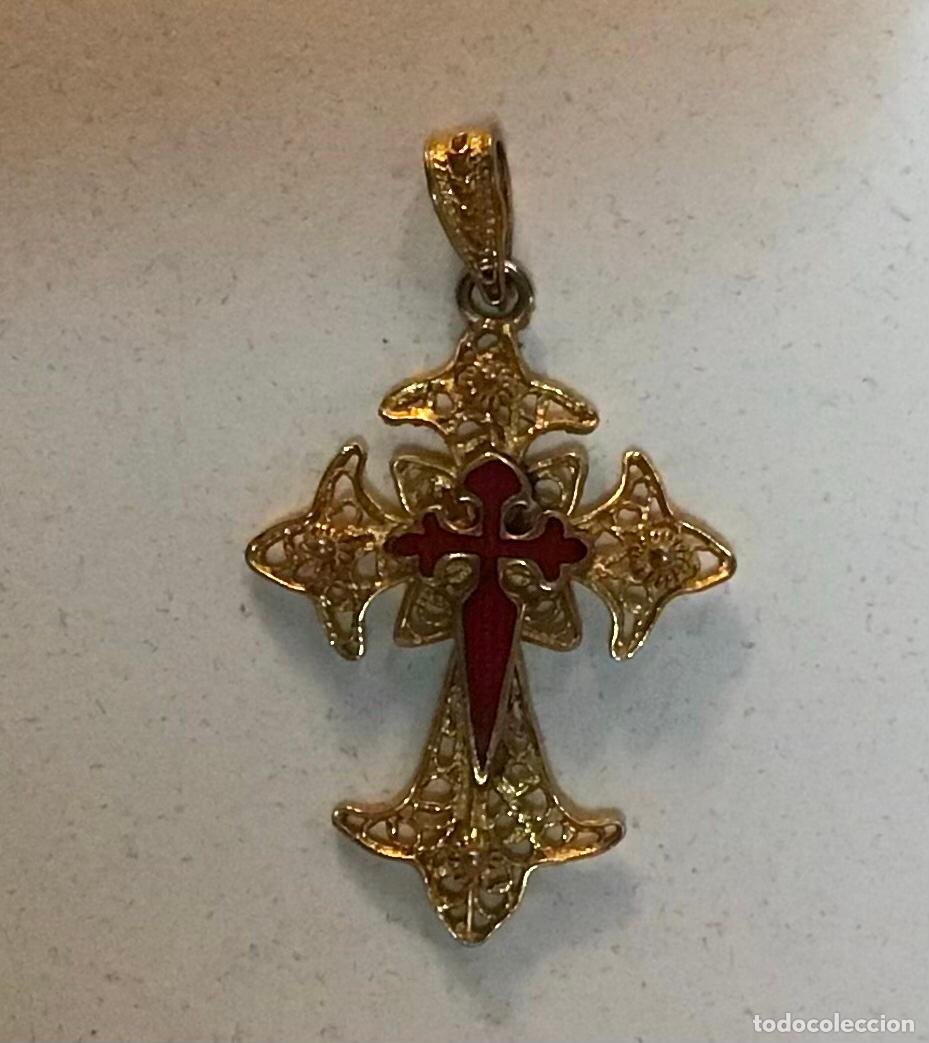 Antig&uuml;edades: CRUZ DE SANTIAGO EN FILIGRANA DORADA Y ESMALTADA