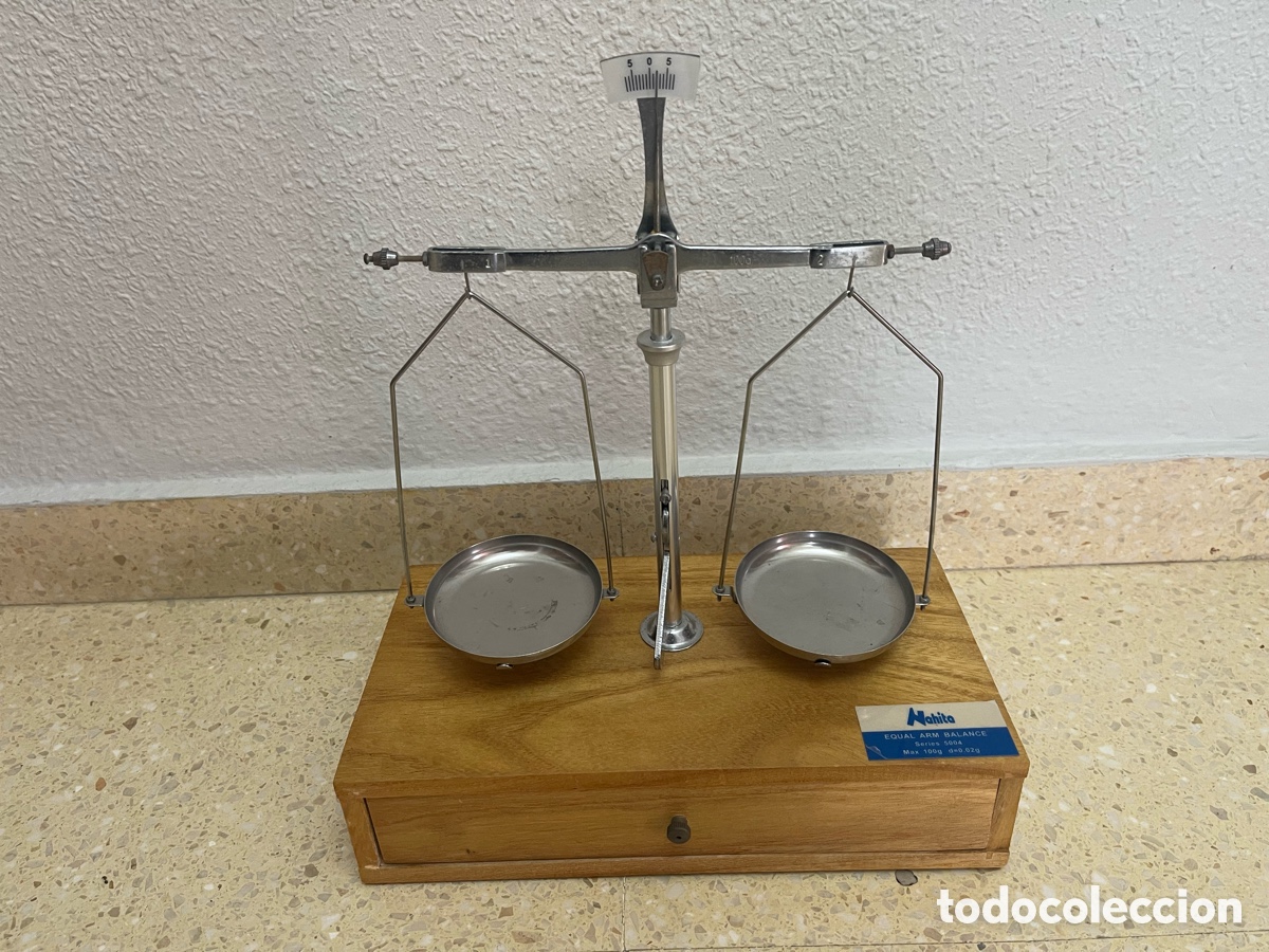 Antig&uuml;edades: BALANZA CON PESAS LABORATORIO
