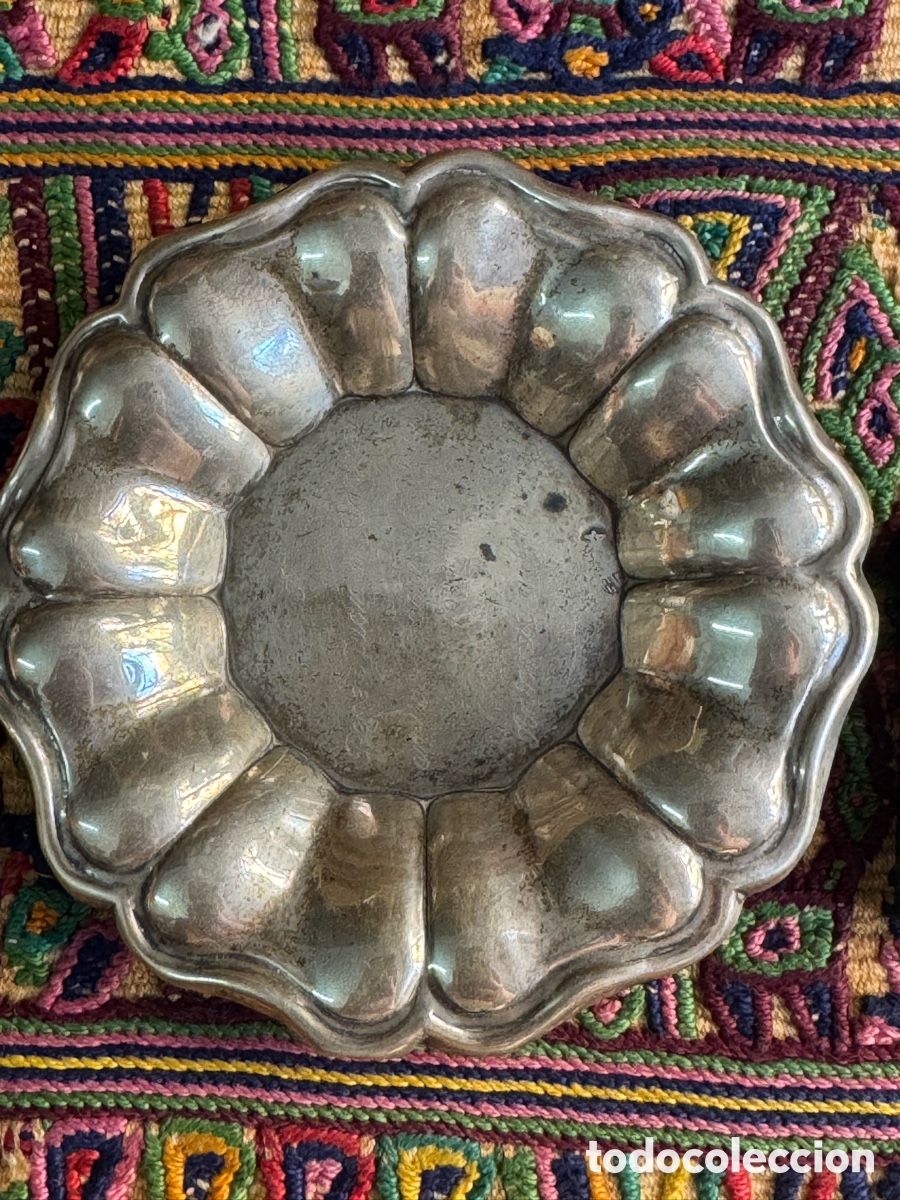 Antig&uuml;edades: Bandeja peque&ntilde;a de plata