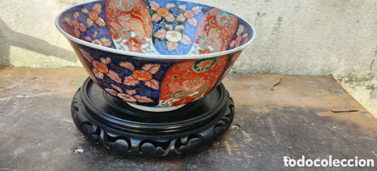 Antig&uuml;edades: Cuenco bol Imari en porcelana pintada con motivos florales y aves Jap&oacute;n siglo XIX