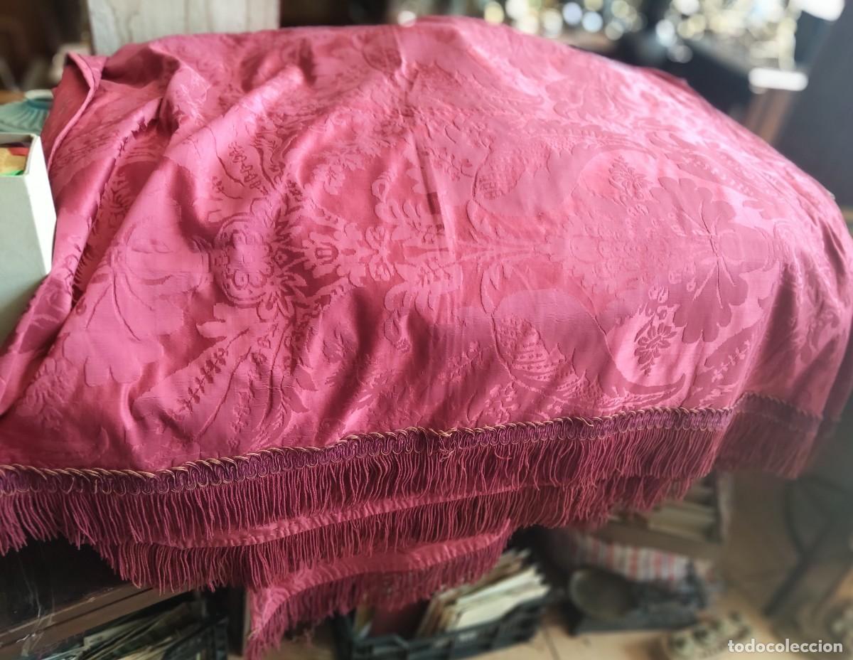 Antig&uuml;edades: Colcha de seda adamascada antigua